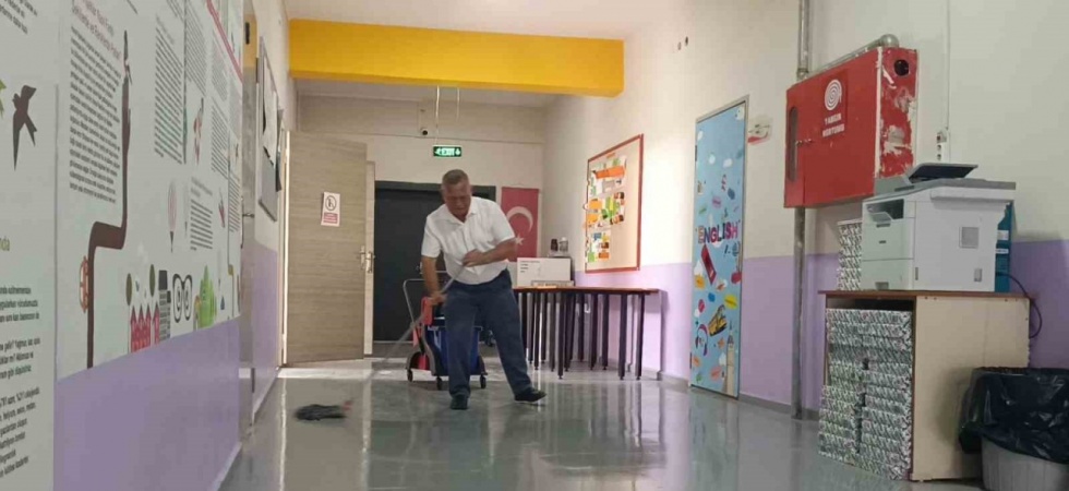 Manisa’nın ’Hademe Ressamı’ gençlere ilham veriyor