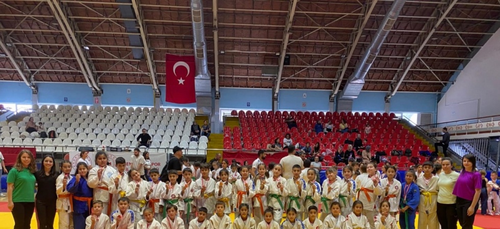 Salihli’nin minik judocularından 6 altın, 6 gümüş, 8 bronz madalya