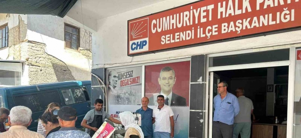 Selendi’de Ferdi Zeyrek anısına lokma hayrı düzenledi
