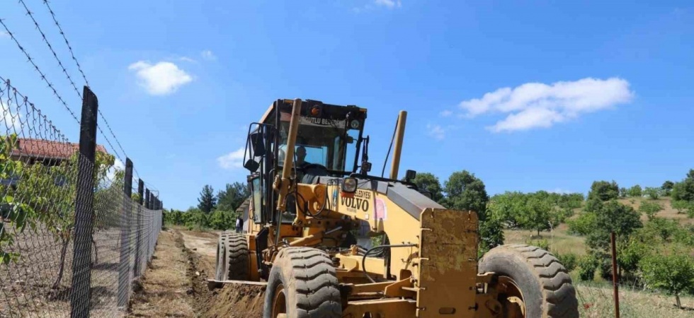 Turgutlu Belediyesinden 37 kırsal mahalleye yol desteği
