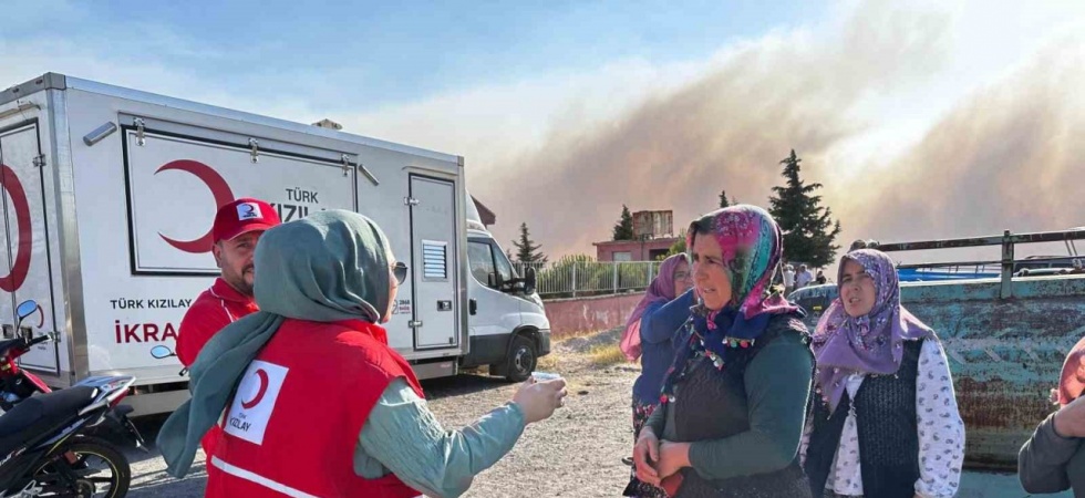 Türk Kızılay, Akhisar’da varandaşlara ve ekiplere desteğe devam ediyor