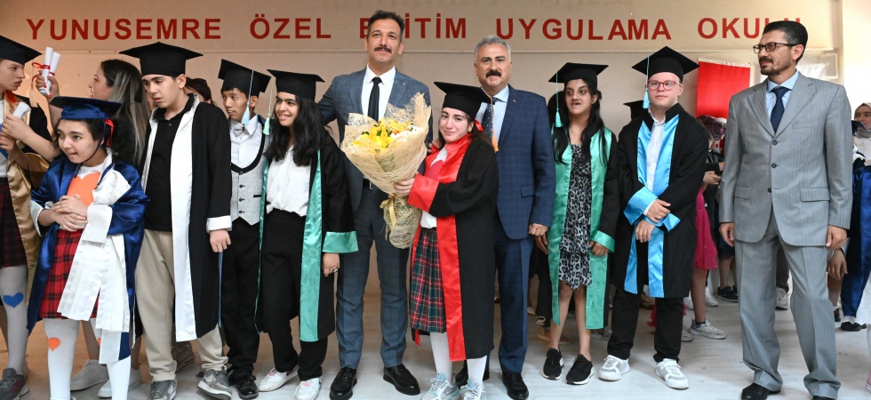 Yunusemre Özel Eğitim Uygulama Okulu'nda mezuniyet coşkusu yaşandı