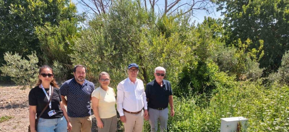 Yunusemre Belediyesi, çiftçilerin sulama sorunlarını çözüyor