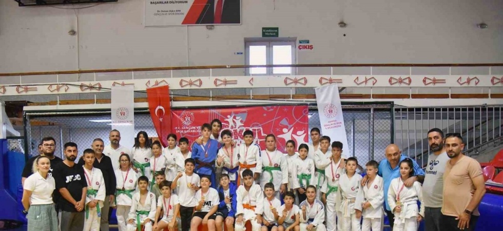 Yunusemreli judocular Mardin biletini 19 madalya ile aldı