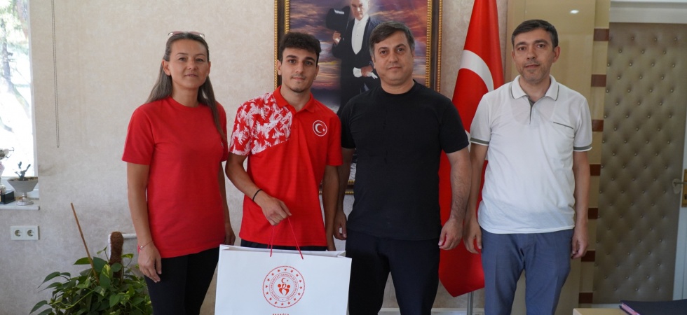 Manisalı Milli Sporcuya İl Müdürü’nden tebrik