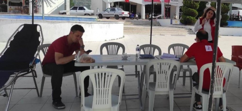 Selendili vatandaşlar kan bağışına yoğun ilgi gösterdi