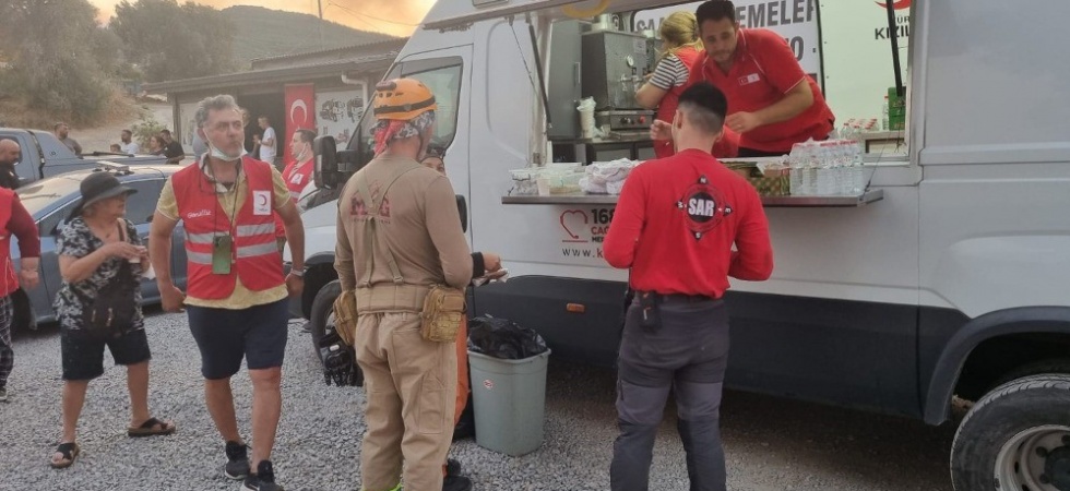 Türk Kızılay'ın orman yangınlarıyla mücadeleye desteği sürüyor