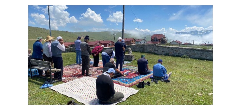 Yaylada asırlık değer alevlere teslim oldu, halk seferber oldu