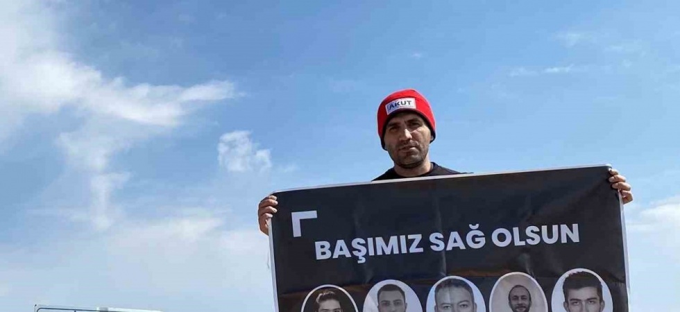 AKUT Manisa gönüllüsü 4 bin 135 metrede orman şehitlerini andı
