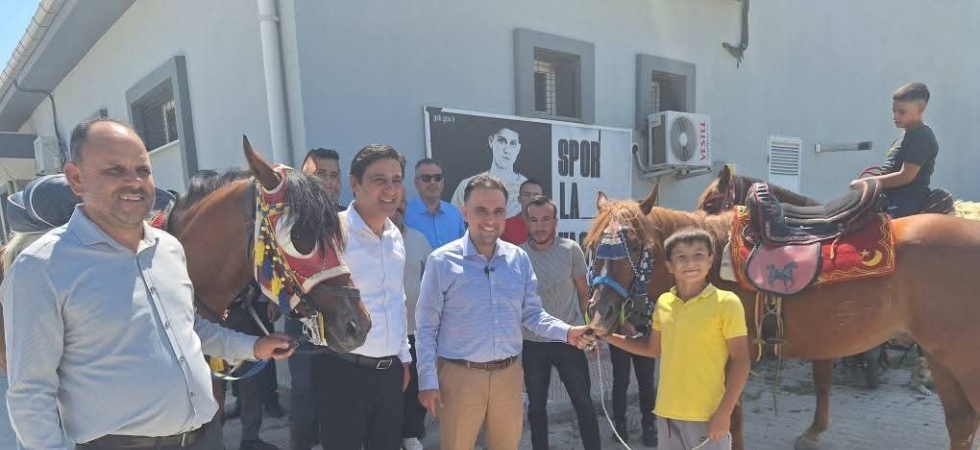Baybatur Selendi’de esnaf ve partililerle buluştu
