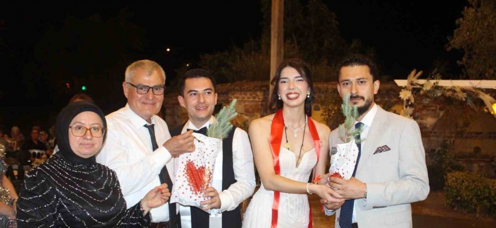 Düğüne gelen her davetliye bir fidan hediye edildi