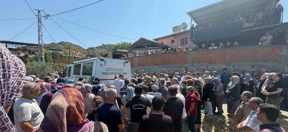 Kazada ölen kuzenler gözyaşlarıyla toprağa verildi