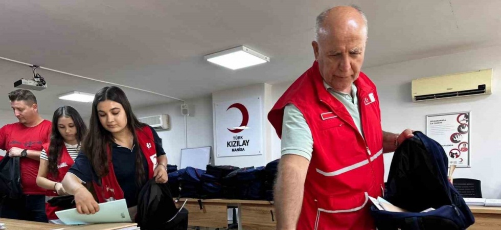 Kızılay’dan kırtasiye desteği