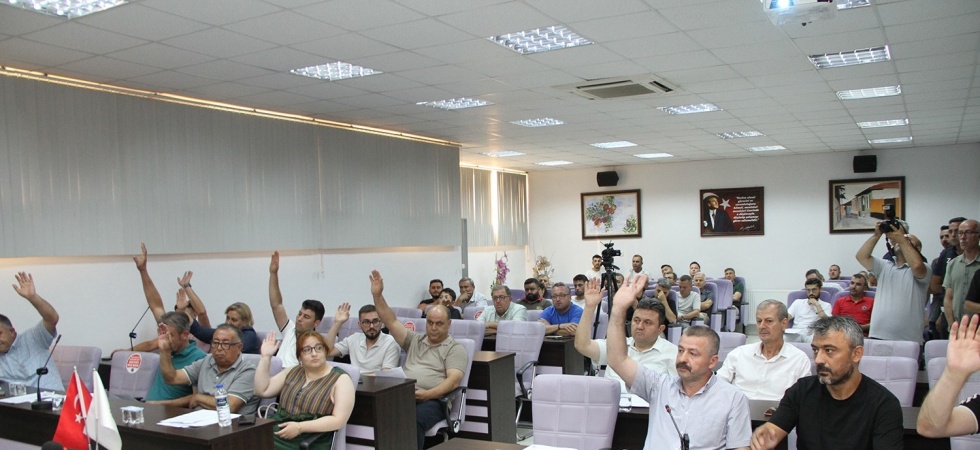 Kula Belediyesinde CHP’li katip üyelerden toplu istifa