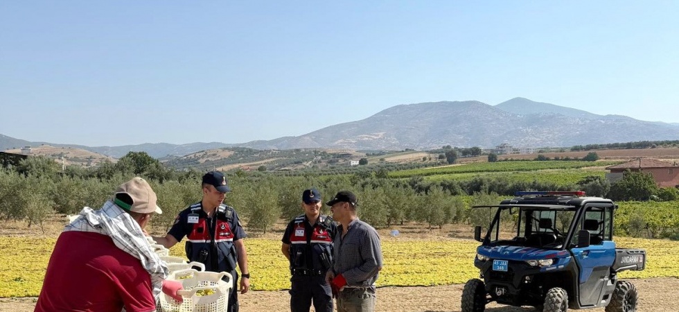 Manisa jandarmadan UTV’li üzüm devriyesi