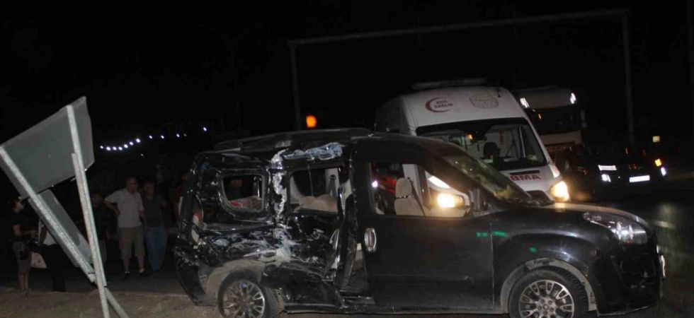 Manisa’da feci kaza: 1 ölü, 2’si ağır 8 yaralı