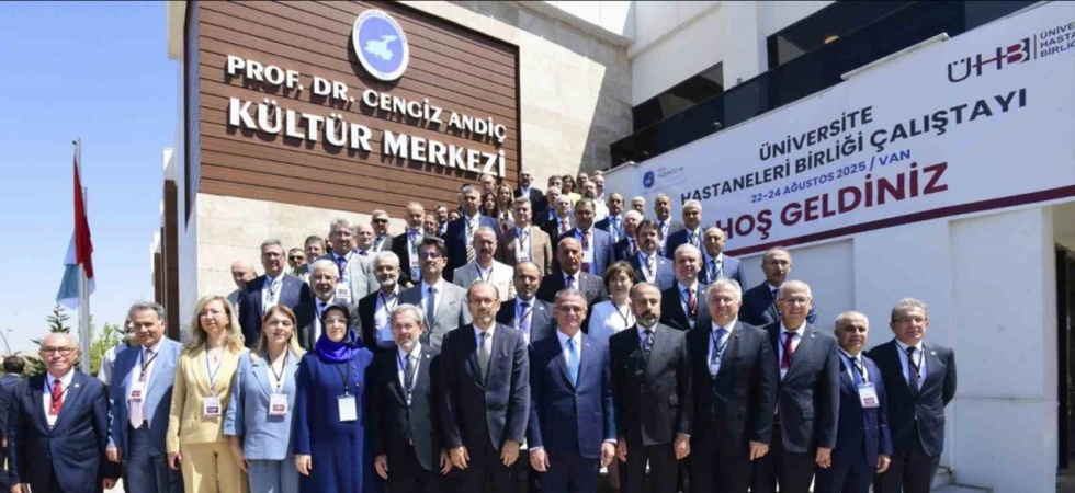 Rektör Kibar, Üniversite Hastaneler Birliği Çalıştayı’na katıldı