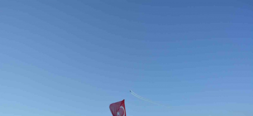 SOLOTÜRK Demirci’de Kurtuluş Festivali öncesi prova uçuşu yaptı