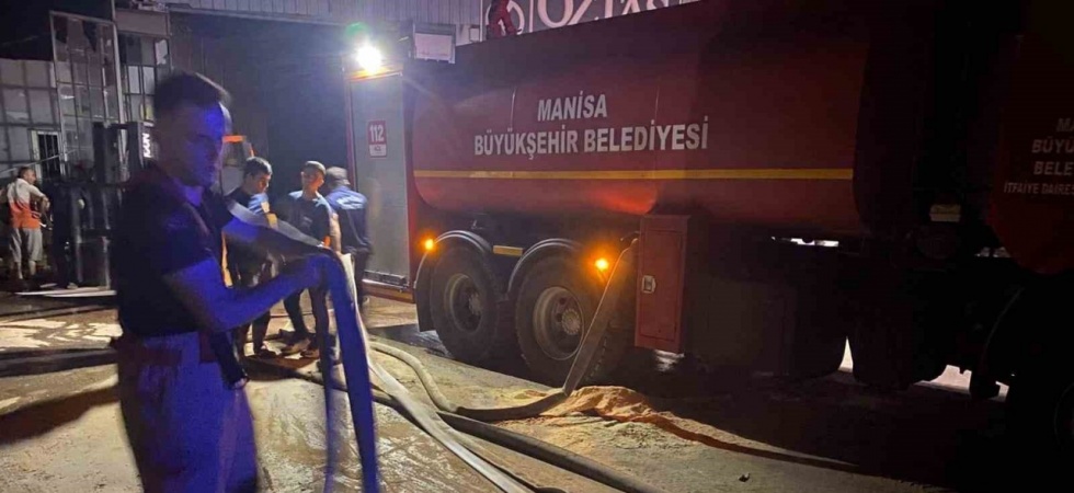 Turgutlu’da kereste işletmesinde yangın paniği