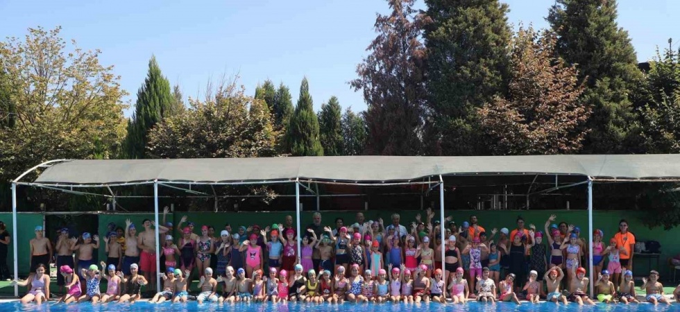 Turgutlulu minik yüzücüler başarı belgelerini aldı