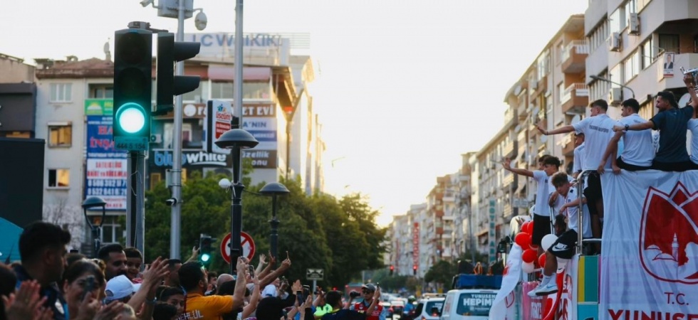 Türkiye şampiyonu olan takım şehir turu attı