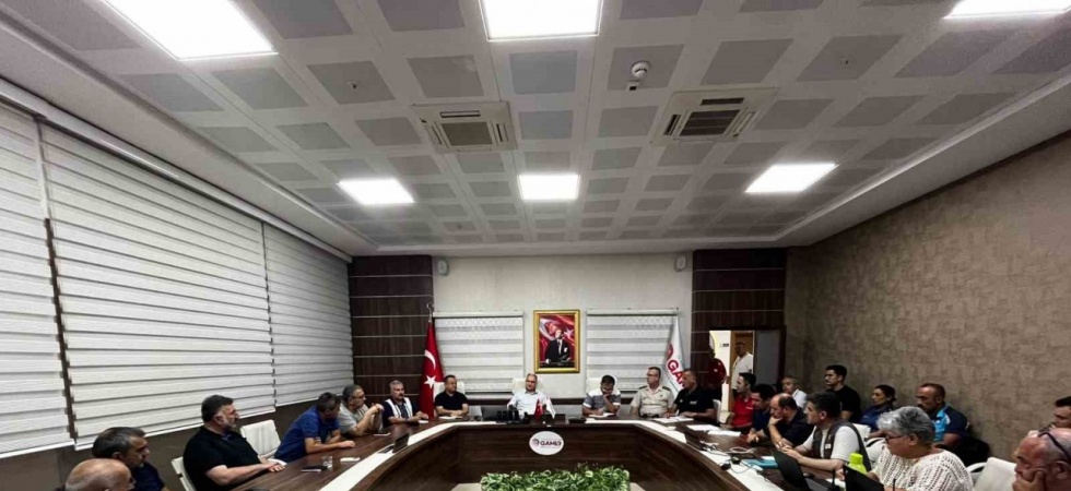 Vali Özkan kriz masasında çalışmaları takip etti