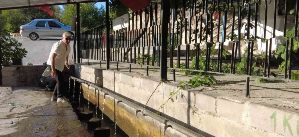 Yaralı Pınar kaynak suyu yıllardır boşa akıyor
