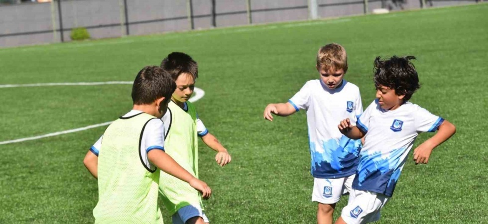 Yunusemre Belediyesi yaz futbol okulu coşkuyla sona erdi