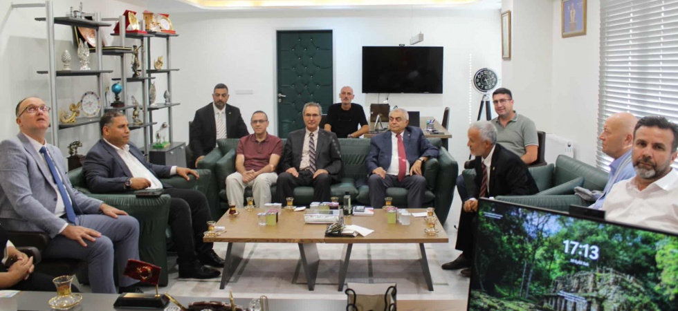 Manisa Su Platformu Tarım İl Müdürü Mehmet Karayılan’ı Ziyaret Etti  Manisa’da iki yıldır çalışmalarını aralıksız sürdüren, gönüllülerden oluşan Manisa Su Platformu üyeleri Manisa Tarım ve Orman İl Müdürü Mehmet Karayılan’ı makamında ziyaret ettiler. Yapt