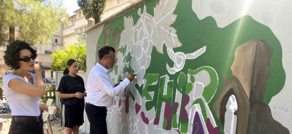 Alaşehir’i duvar resimleriyle anlattı