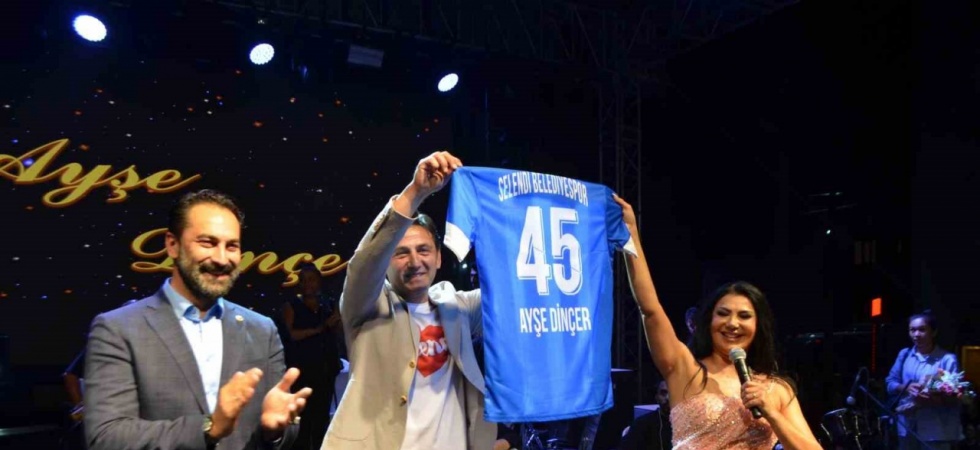 Ayşe Dinçer, Selendi’de binlerce vatandaşı coşturdu