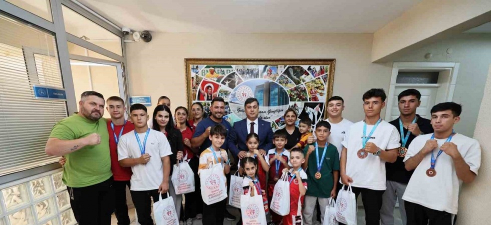 Başarılı kick boks sporcularını ödüllendirildi