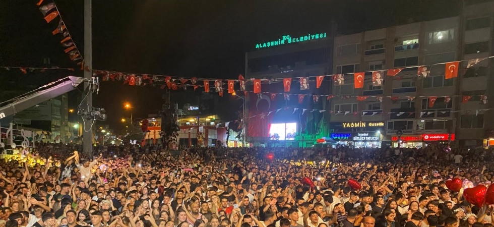 Elektrik arızası ve sağanak, Aleyna Tilki konserini erteledi