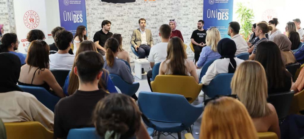 Gençlik Hizmetleri Genel Müdürü Efendioğlu, Manisa’da gençlerle buluştu