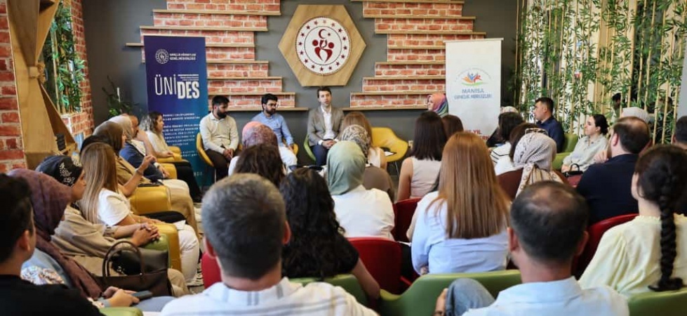 Gençlik Hizmetleri Genel Müdürü Efendioğlu, Manisa’da gençlerle buluştu
