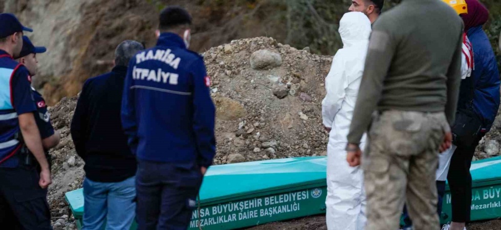Göçük altında kalan iki çiftçinin cenazeleri morga kaldırıldı