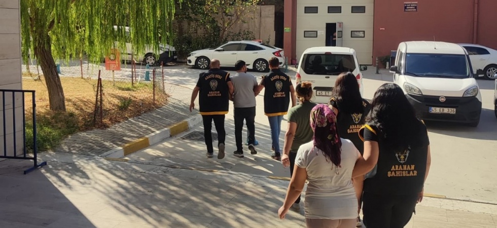 Manisa’da 3 firari şahıs aynı evde yakalandı