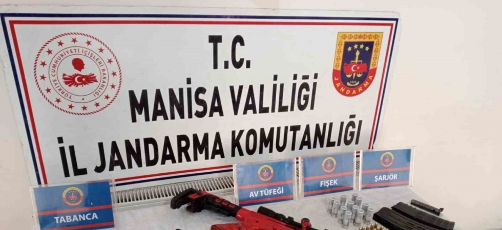 Manisa’da eğlence mekanlarından tabanca ve tüfek çıktı