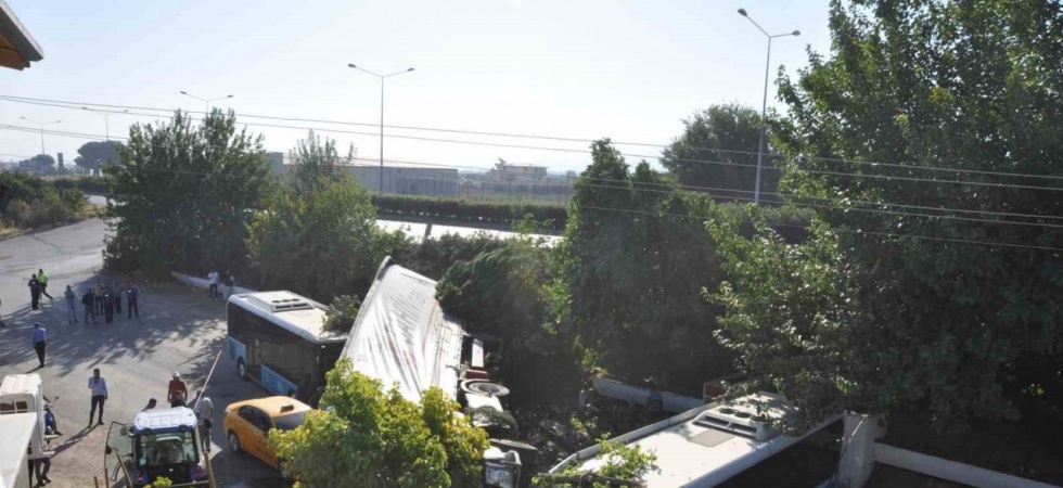 Manisa’da tır faciası: 1 ölü, biri polis 2 yaralı