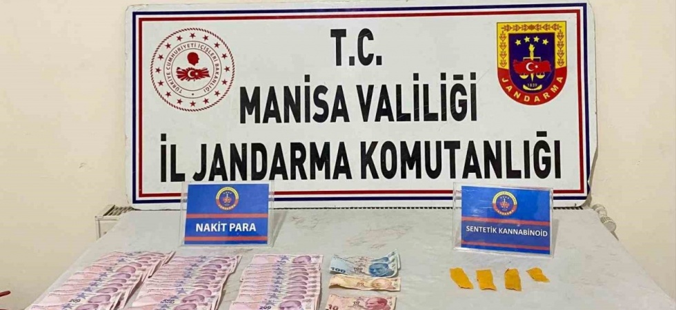 Manisa’da zehir tacirlerine geçit yok: 64 kök kenevir, 335 gram esrar ele geçirildi