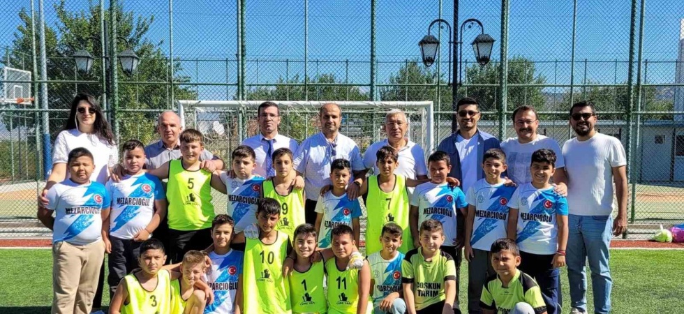 Minik sporculardan dostluk rüzgarı