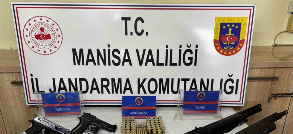 Salihli’de ikametten çok sayıda ruhsatsız tabanca ve tüfek çıktı