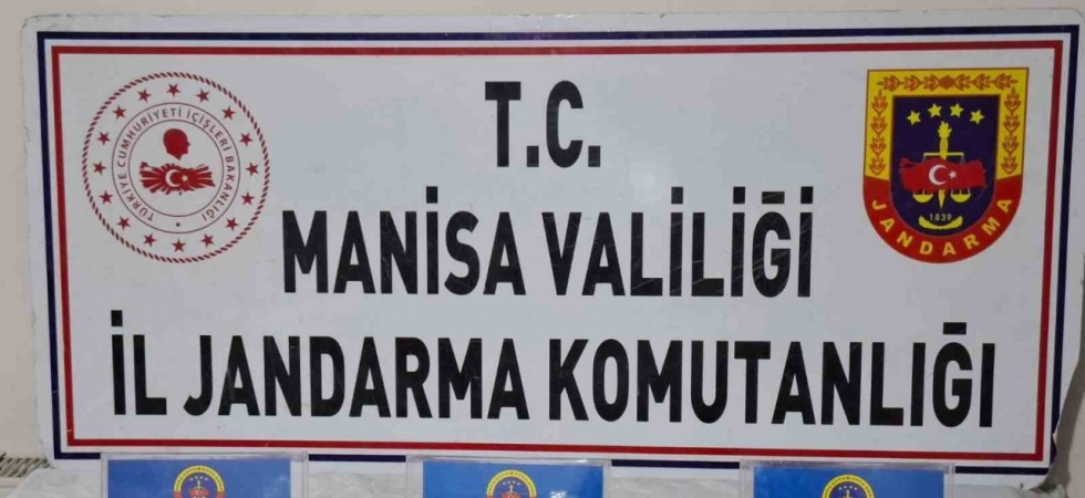 Şüpheli gençten tabanca ve mermi çıktı
