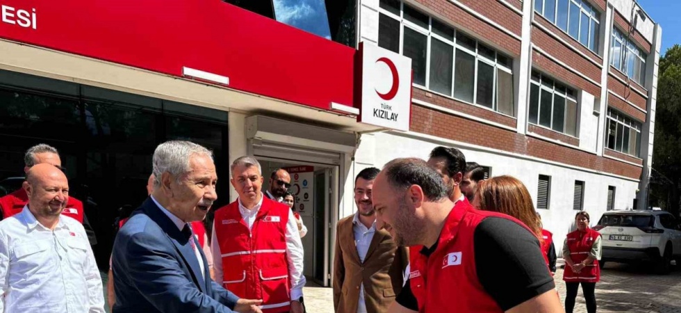TBMM 22. Dönem Başkanı Bülent Arınç’tan Türk Kızılay Manisa’ya ziyaret