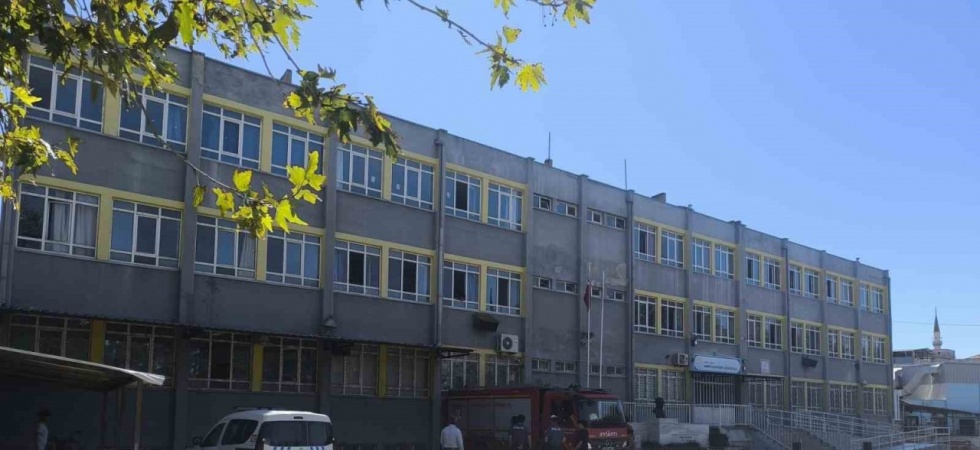 Turgutlu’da 3 çocuk okulda mahsur kaldı
