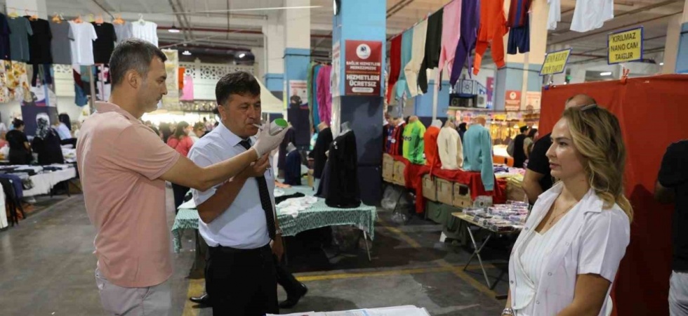 Tütün ürünlerinin zararlarını açtıkları stantta anlattılar