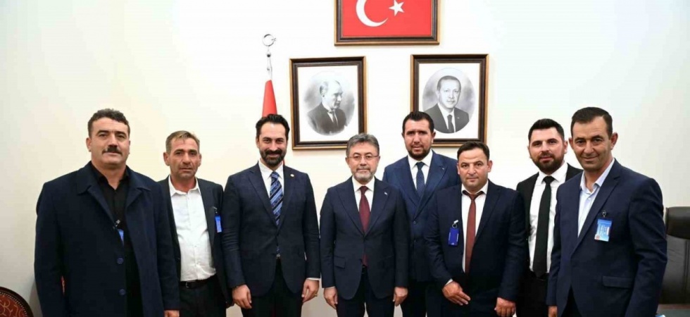 AK Parti’li Arınç, muhtarları Bakan Yumaklı ile buluşturdu