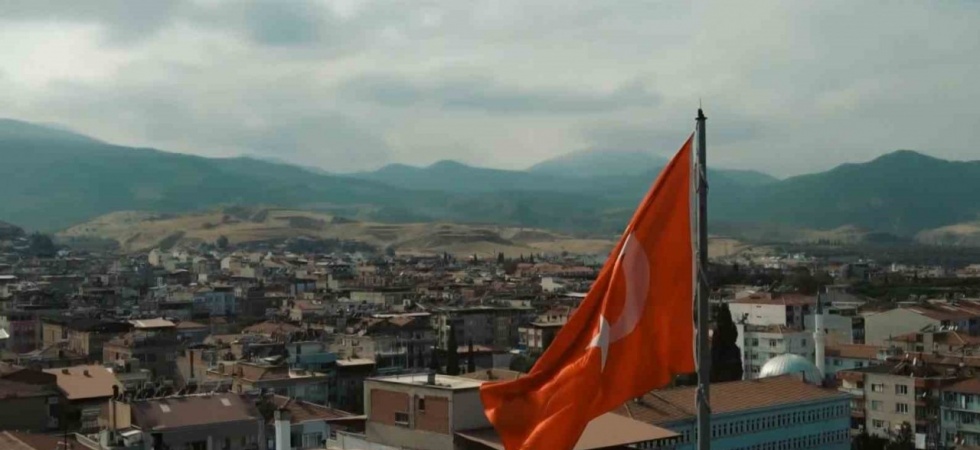 Alaşehir’de 7’den 70’e cumhuriyet sevgisi