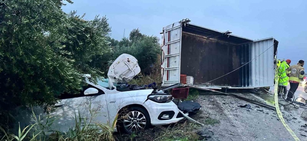Alaşehir’de kontrolden çıkan kamyonet dehşet saçtı: 2 ölü 3 yaralı