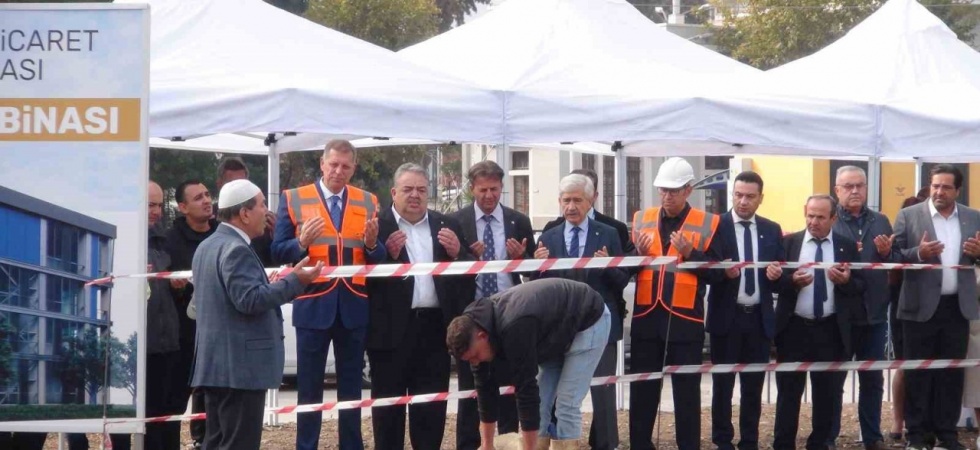 Asırlık borsa, yeni yüzyılın binasının temelini dualarla attı